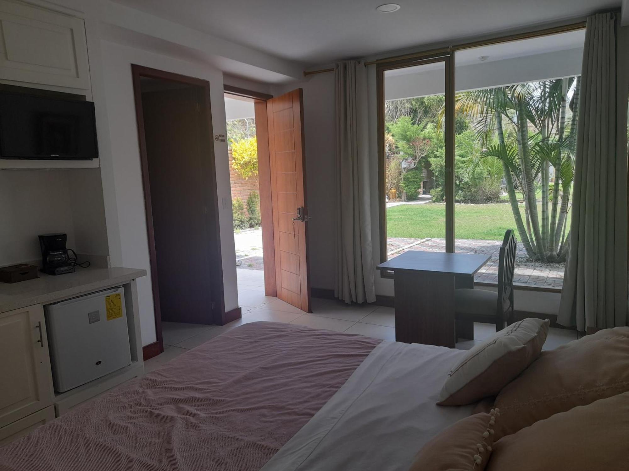 Bamboo Village Place Тумбако Экстерьер фото